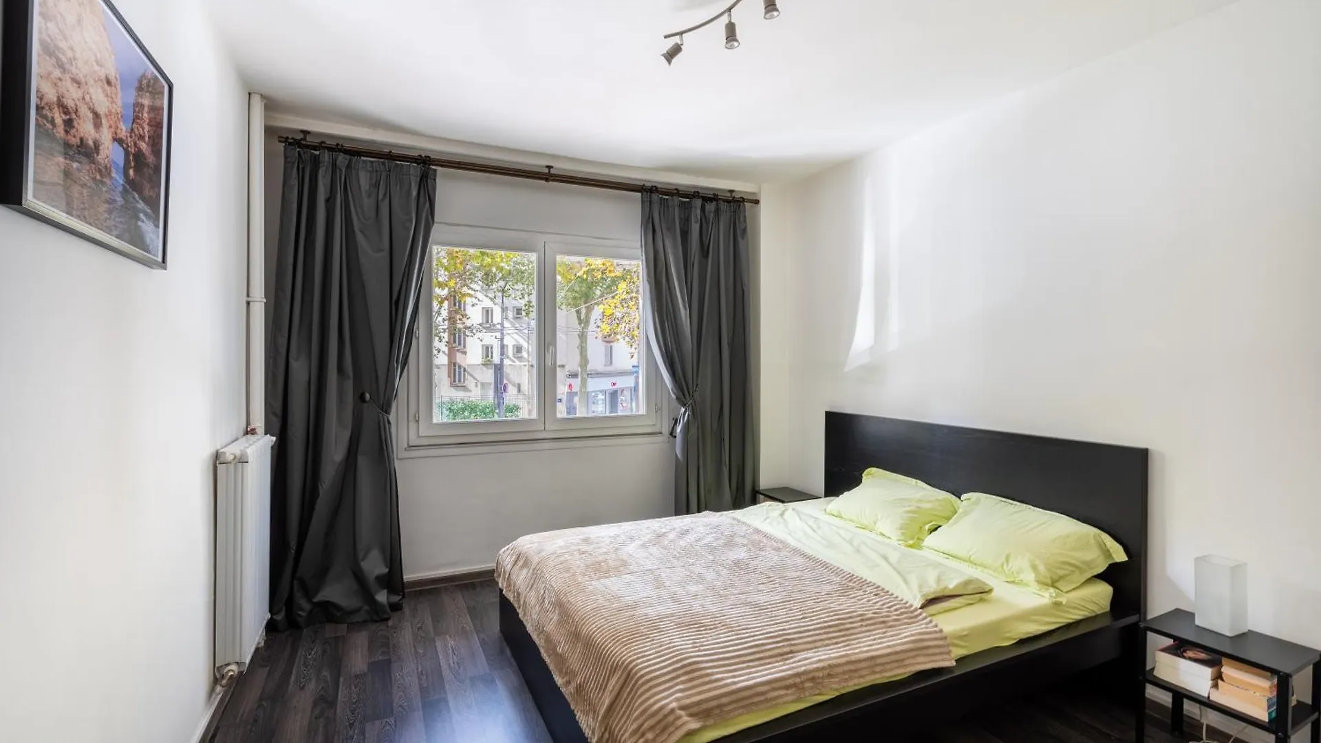 Bright & Contemporary 2Bd Apartment Paris 0*,  France