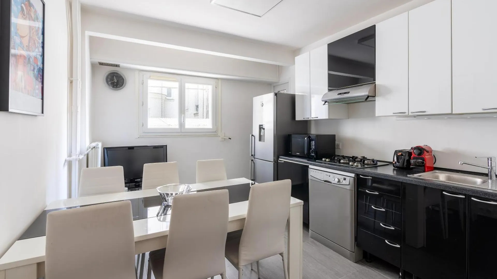 Bright & Contemporary 2Bd Apartment Paris